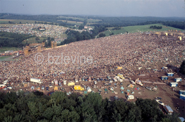 The crowd, the pissers, and a link.